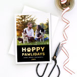 Happy Pawlidays Modern Gold Black Puppy Dog Foto Folien Feiertagskarte<br><div class="desc">Eine festliche Urlaubskarte für neue Haustiere und Liebhaber von Haustieren zeigt ein Lieblingsfoto Ihrer furry besten Freundin(en) mit einer modernen und lustigen "Happy Pawlidays"-Hundeschrippung im echten Goldfoliendruck mit niedlichem Pfotendruckakzent. Personalisieren Sie den einfachen weißen Text mit dem Namen, Familiennamen und dem Jahr Ihres Nachwuchses. Bonus optional Bild und Text können...</div>