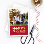 Happy Pawlidays Modern Gold Red Puppy Dog Foto Folien Feiertagskarte<br><div class="desc">Eine festliche Urlaubskarte für neue Haustiere und Liebhaber von Haustieren zeigt ein Lieblingsfoto Ihrer furry besten Freundin(en) mit einer modernen und lustigen "Happy Pawlidays"-Hundeschrippung im echten Goldfoliendruck mit niedlichem Pfotendruckakzent. Personalisieren Sie den einfachen weißen Text mit dem Namen, Familiennamen und dem Jahr Ihres Nachwuchses. Bonus optional Bild und Text können...</div>