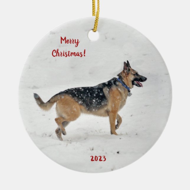 Happy Rescue German Shepherd Hund im Winter Snow Keramik Ornament (Vorne)