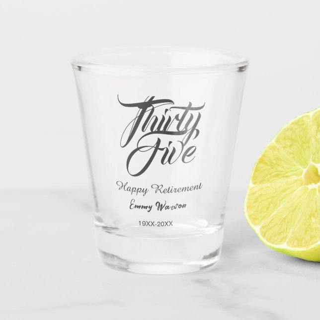Happy retirement bold letter name year elegant sim schnapsglas (Vorderseite)