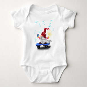 Happy Skater Gnome mit Geschenken und Sparkler - S Baby Strampler