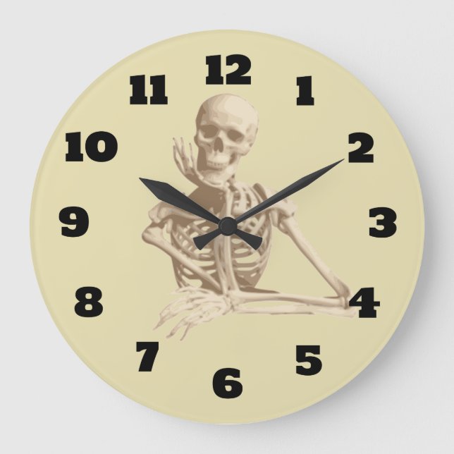 Happy Skeleton, der sein Kinn in seiner Bony Hand  Große Wanduhr (Vorderseite)