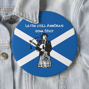 Happy St Andrews Day Flag Bagpiper Colossal Abzeic Button