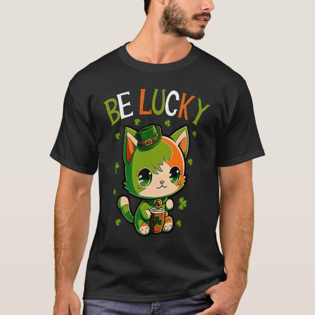 Happy St Patrick's Day Be Lucky Cat and Shamrocks T-Shirt (Vorderseite)