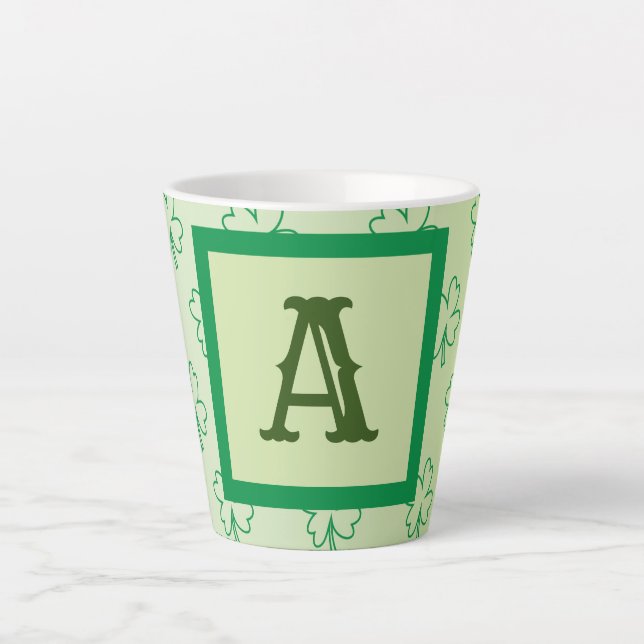 Happy St Patrick's Day Clover Kleeblatt Monogramm Milchtasse (Vorderseite)