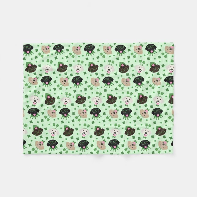Happy St Patricks Day Labrador Retriever Hunde Fleecedecke (Vorderseite (Horizontal))