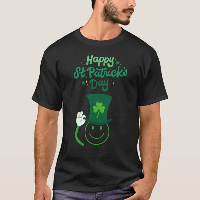 Happy St. Patrick's Day Smily Gesicht in einem Hut T-Shirt (Vorderseite)