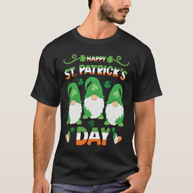 Happy St Patrick's Day Three Gnome Irish Flag Love T-Shirt (Vorderseite)