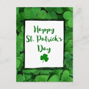 Happy St. Patrick's Day Typografie mit Clover Postkarte