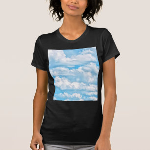 Happy Sunny Clouds Light Blue Sky Hintergrund T-Shirt