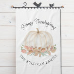 Happy Thanksgiving Pumpkin Geschirrtuch<br><div class="desc">Dieses Happy Thanksgiving Küchentuch verfügt über einen rustikalen,  weißen Kürbis in Aquarellfarbe und ein fallendes Blatt mit stilvollen Schriftzeichen-Typografie. Einfach anpassbar. Das ist ein tolles Erntedank-Hostess-Geschenk. Original Wasserfarbe © Michele Davies.</div>