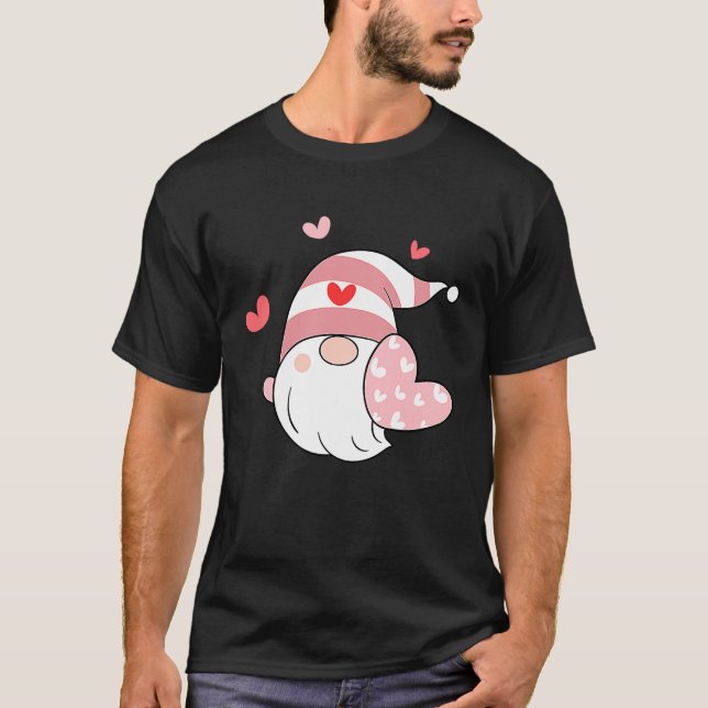 Happy Valentineu2019s Day Gnome with Pink Heart T-Shirt (Vorderseite)