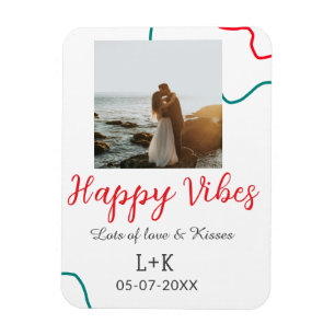 Happy Vibes Feiertagsamt Name Datum Hochzeit rot Magnet