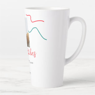 Happy Vibes Feiertagsamt Name Datum Hochzeit rot Milchtasse