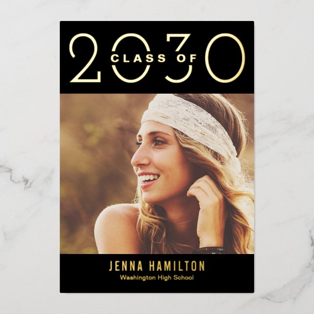 Happy Year Foil Abschluss kündigen Editierbare Far Folieneinladung (Vorderseite)