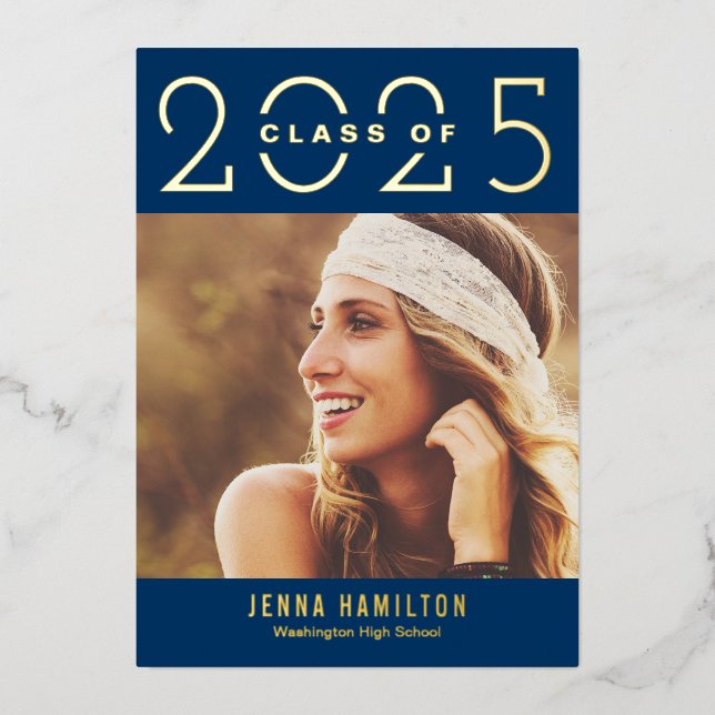 Happy Year Foil Abschluss kündigen Editierbare Far Folieneinladung (Vorderseite)