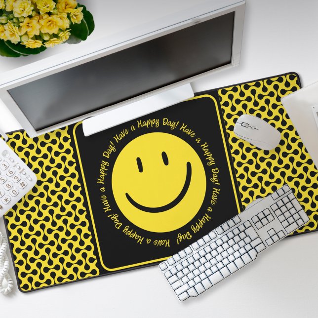 Happy Yellow Smile Desk Mat Schreibtischunterlage (Von Creator hochgeladen)