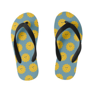 Happy Yellow Sun Pattern on Blue Kinderbadesandalen