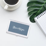 Harbour Blue Sketched Cursive Script Visitenkarten Dose<br><div class="desc">Elegante Visitenkartengehäuse mit Namen,  Titel oder Personalisierungsauswahl in weißem handgeschriebenem kursiven Schriftsatz auf staubblauem Hintergrund.</div>