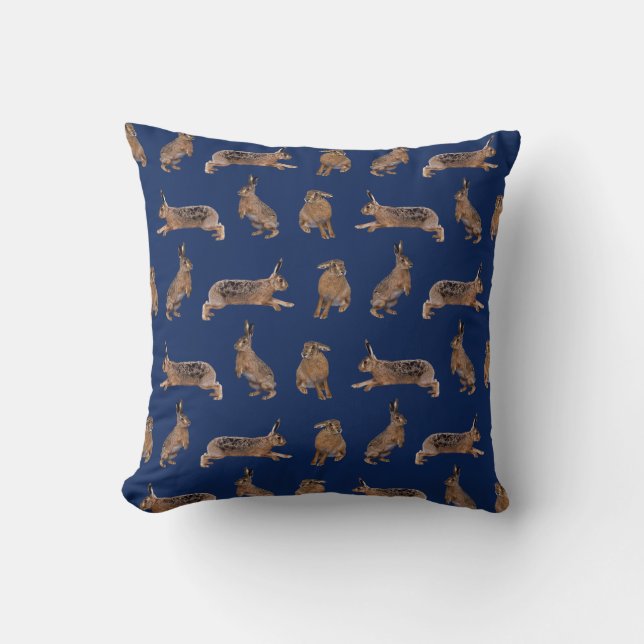 Hare Frenzy Pillow (Marine) Kissen (Vorderseite)