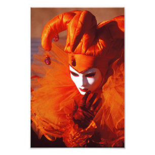 Harlekin in Orange auf dem Karneval von Venedig Fotodruck