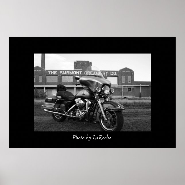 Harley bei Creamery Poster (Vorne)