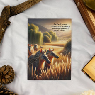 Harmonie in der Natur: Aardwolf erstarrt auf dem F Postkarte