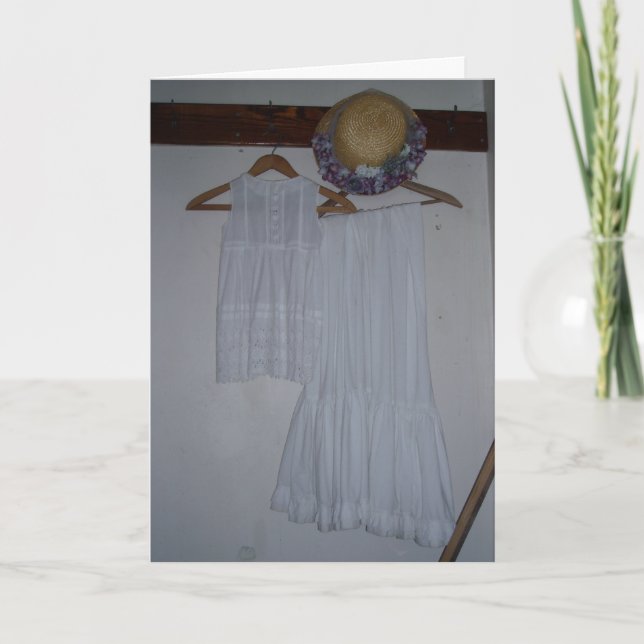 "Harris House Dress & Hat" Geburtskarte Karte (Vorderseite)