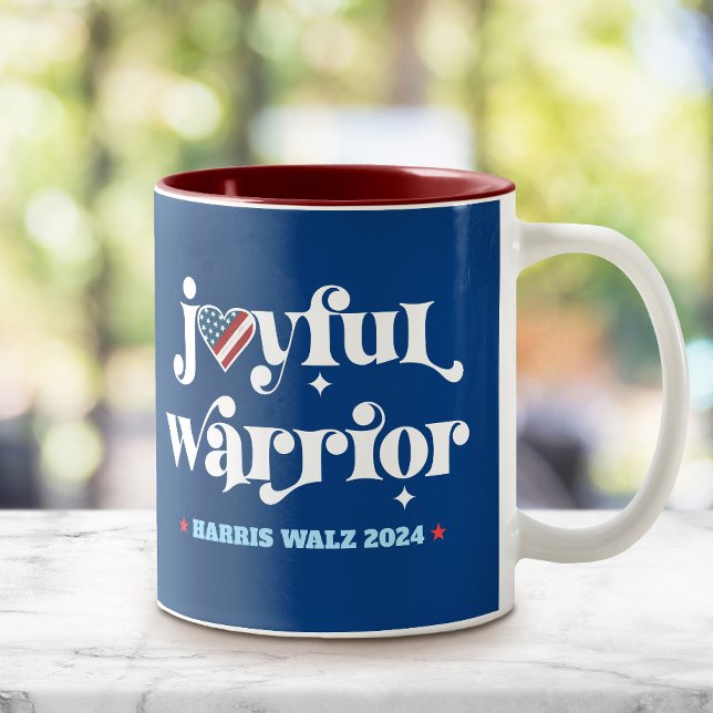 Harris Walz Joyful Warrior USA Flag Heart Navy Zweifarbige Tasse (Von Creator hochgeladen)
