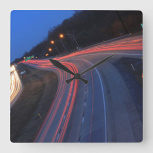 Harrisburg Pennsylvania I-81 Light Trails at Dusk Quadratische Wanduhr