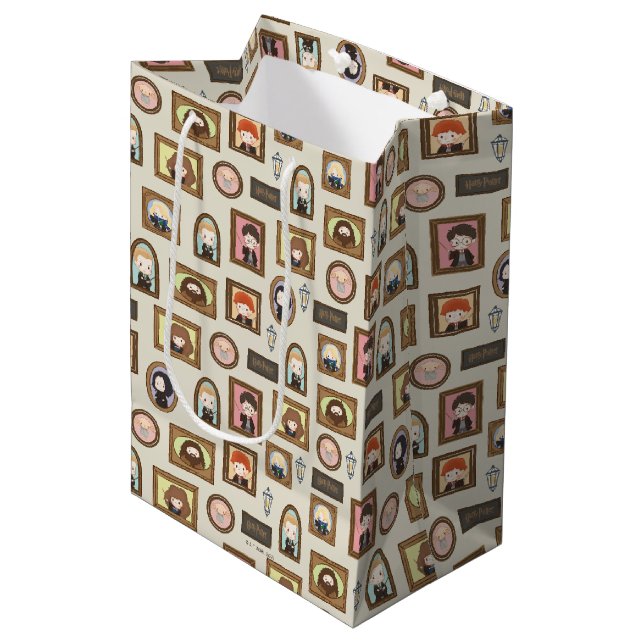 HARRY POTTER™ Chibi Picture Frame Muster Mittlere Geschenktüte (Vorderseite Schrägansicht)
