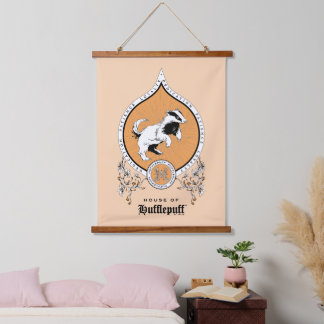 HARRY POTTER™ | Delicate Sketch HUFFLEPUFF™ Wappen Wandteppich Mit Holzrahmen