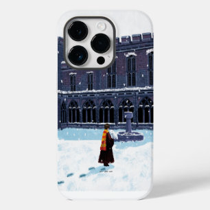 HARRY POTTER™ & Hedwig im HOF VON HOGWARTS™ iPhone 14 Pro Hülle