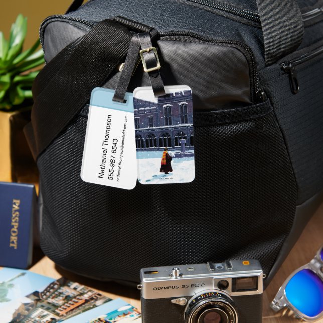 HARRY POTTER™ & Hedwig in HOGWARTS™ Hof Gepäckanhänger (Vorderseite & Rückseite)