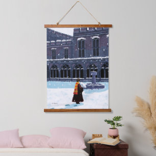 HARRY POTTER™ & Hedwig in HOGWARTS™ Hof Wandteppich Mit Holzrahmen