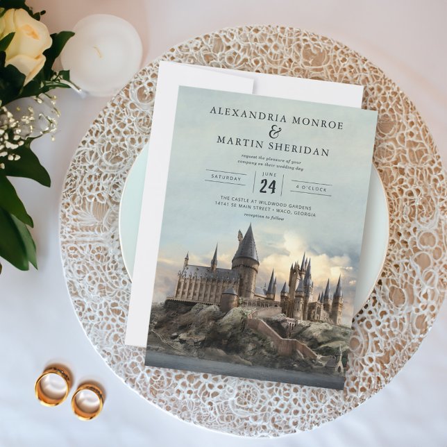 Harry Potter | Hogwarts Castle Wedding Einladung (Card on table)