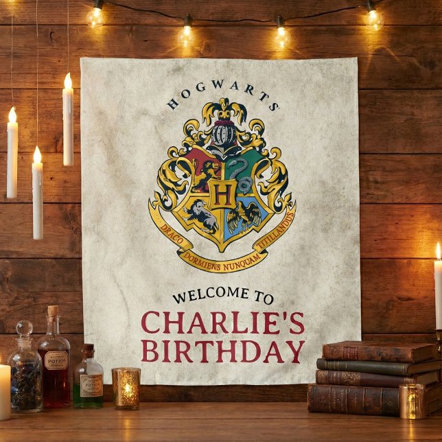 Harry Potter Hogwarts Crest Birthday Wandteppich (Von Creator hochgeladen)