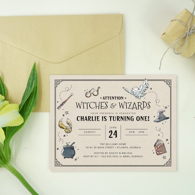 Harry Potter Vintage Erster Geburtstag Postkarte (Invite on table)