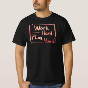 Hart arbeiten, hart spielen T-Shirt