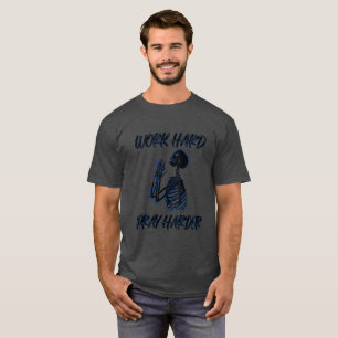 Hart arbeiten, härter beten T-Shirt