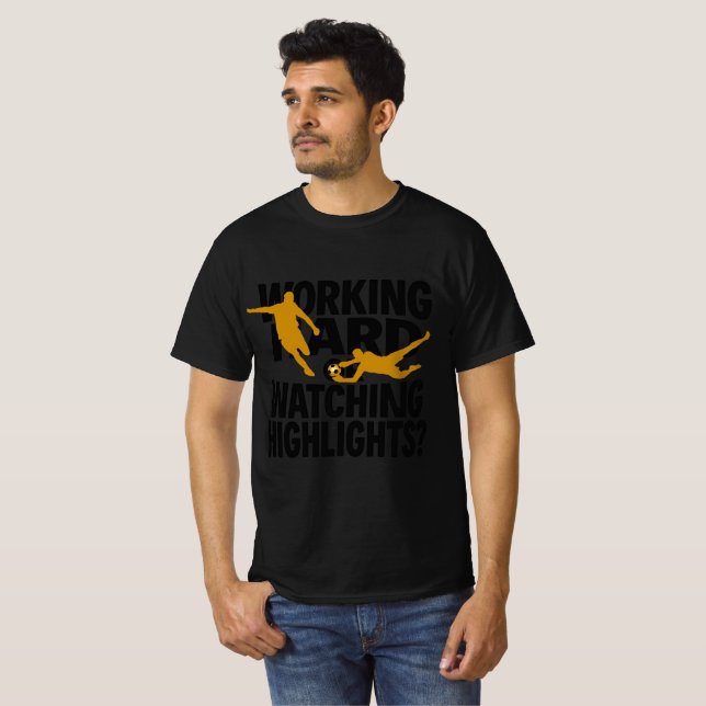Hart arbeiten oder Highlights lustig Fußball schau T-Shirt (Vorne ganz)
