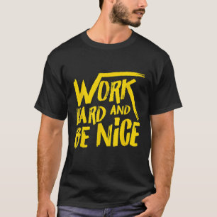 Hart arbeiten und nett sein Inspirieren Motivieren T-Shirt