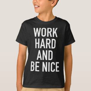 hart arbeiten und nett sein - Motivierend Zitat T-Shirt