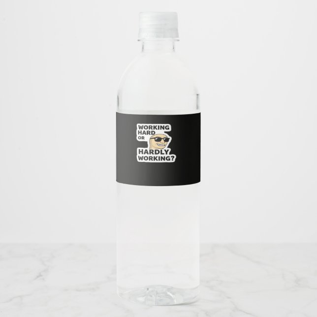 hart arbeitender oder kaum arbeitender lustiger Me Wasserflaschenetikett (Vorderseite)