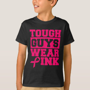 Harte Typ tragen rosa Männer und Jungen und unters T-Shirt