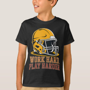 hartes Spielen härterer Fußball Helm für Arbeit Ga T-Shirt