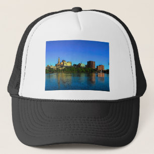 Hartford Connecticut Skyline Cartoon Truckerkappe