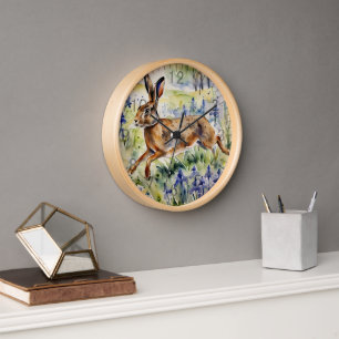Hase läuft durch Blauglocken Uhr