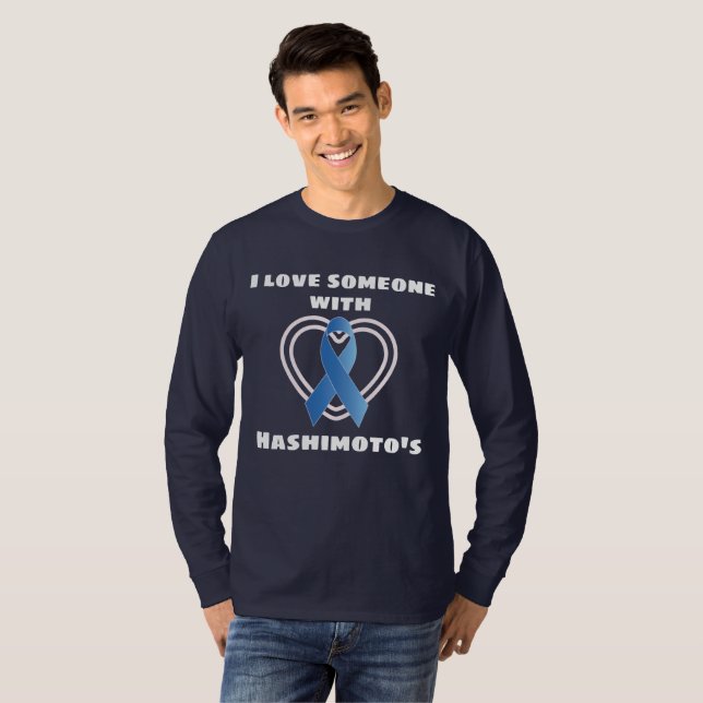 Hashimotos Awareness Liebe Jemand mit Hashimoto's T-Shirt (Vorne ganz)