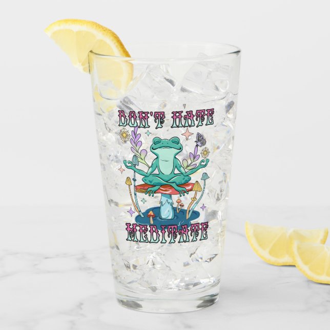 "Hasse nicht, meditiere" | Friedlicher Frosch Glas (Vorderseite Ice)